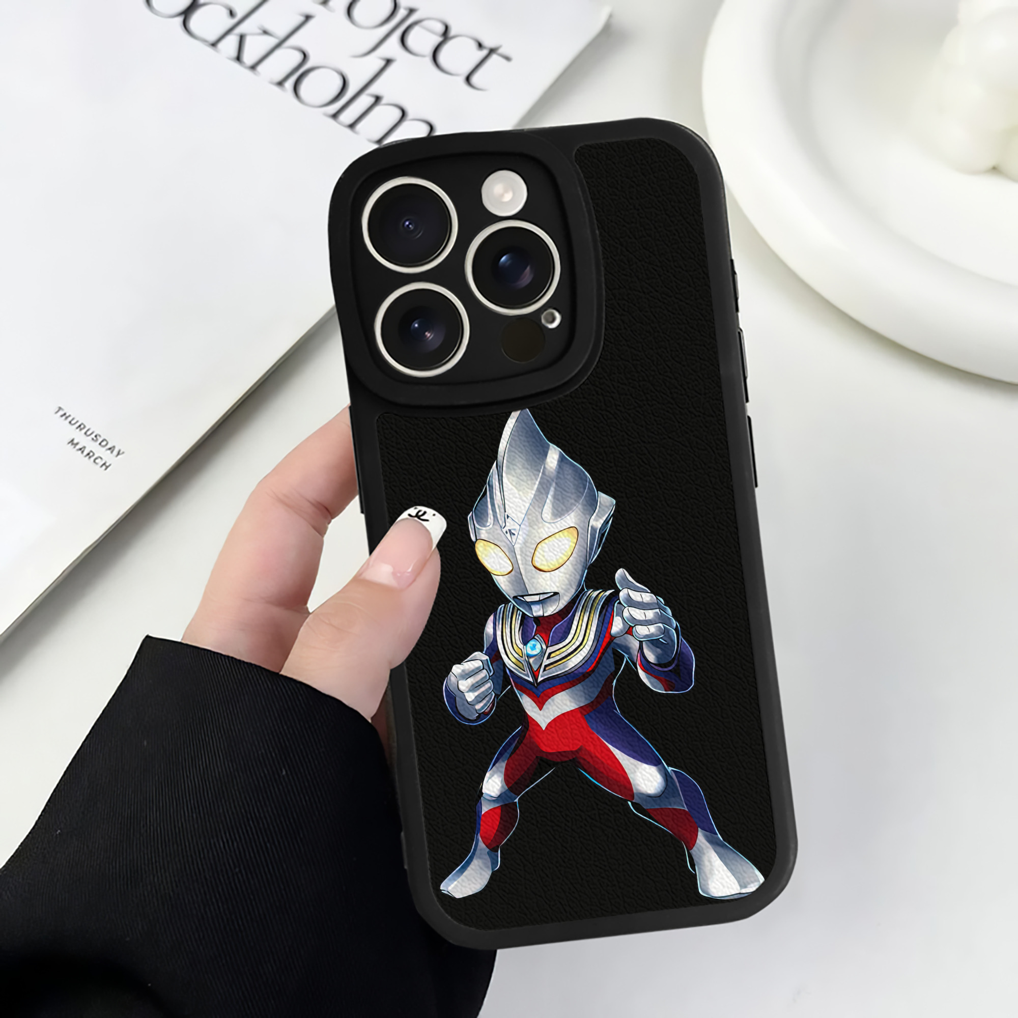 （画像用） ウルトラマン Ultraman 【iPhone 16シリーズ対応】シリコンスマホケース（レザー調） 材質：シリコン